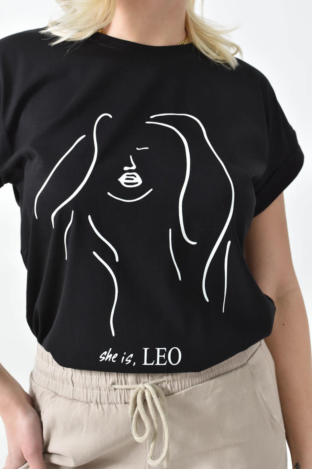 T-shirt με τύπωμα she is LEO Μαύρο 26394 φωτογραφία