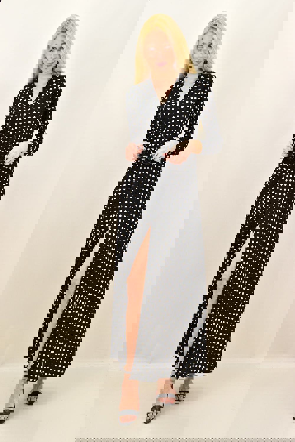 Γυναικείο μάξι φόρεμα πουά Μαύρο 13996 φωτογραφία