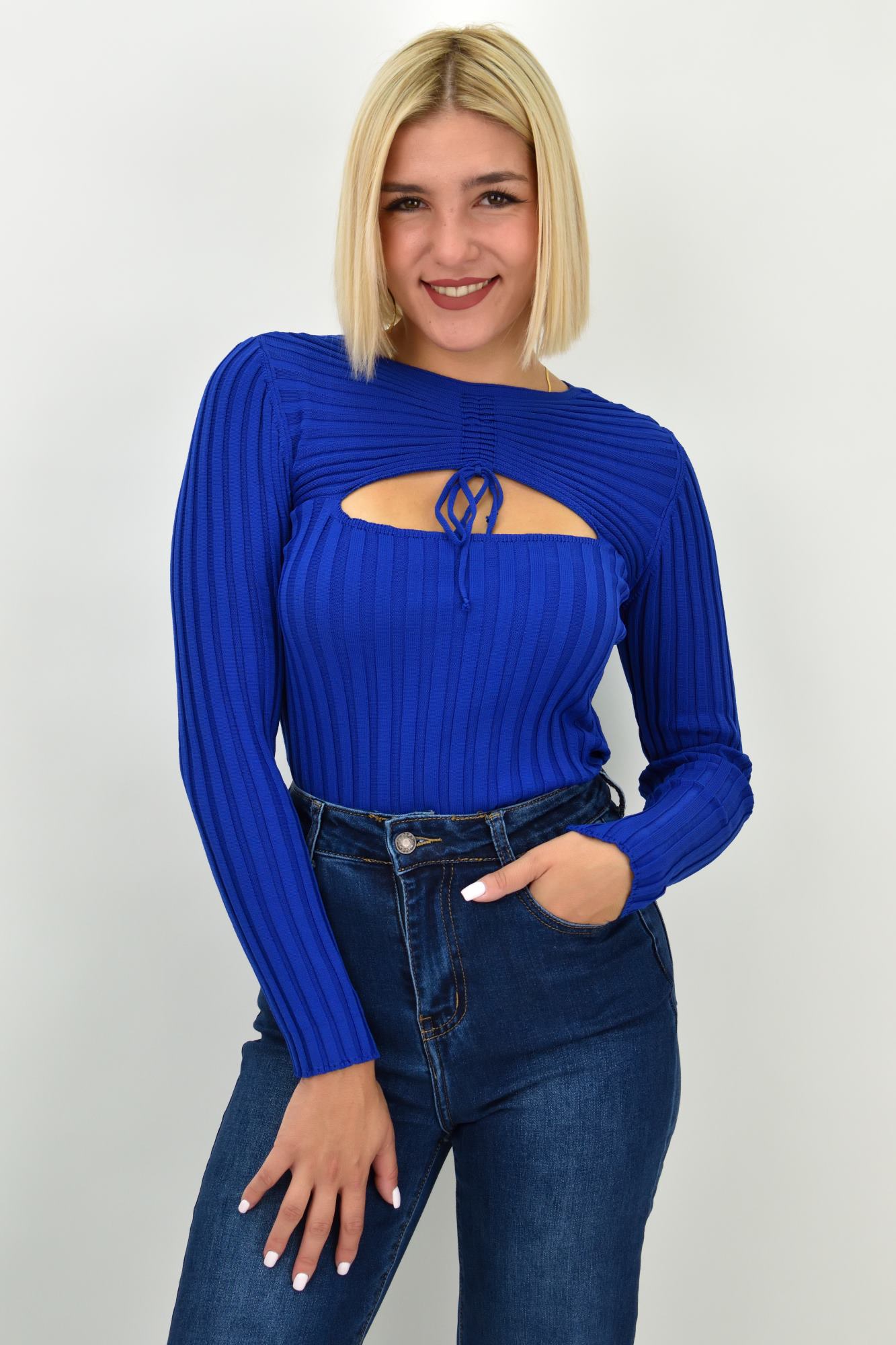 Γυναικείο πλεκτό crop top με άνοιγμα στο μπούστο Μπλε Ρουά 21992