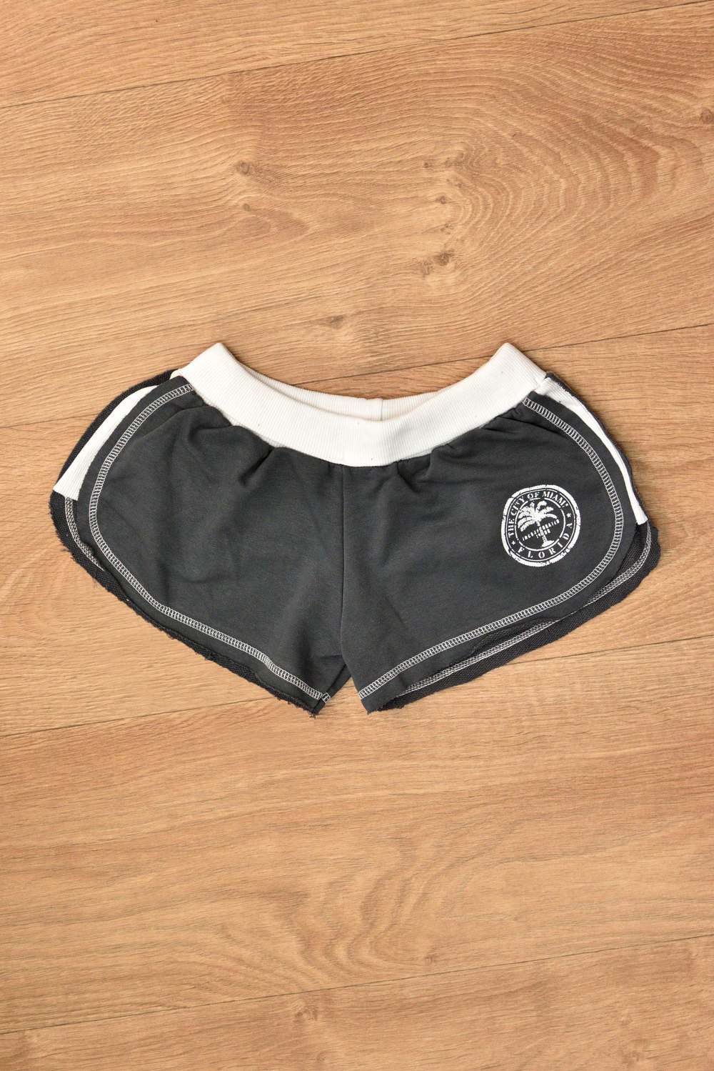 Γυναικείο σορτσάκι "the city of miami" Γκρι 8526 φωτογραφία