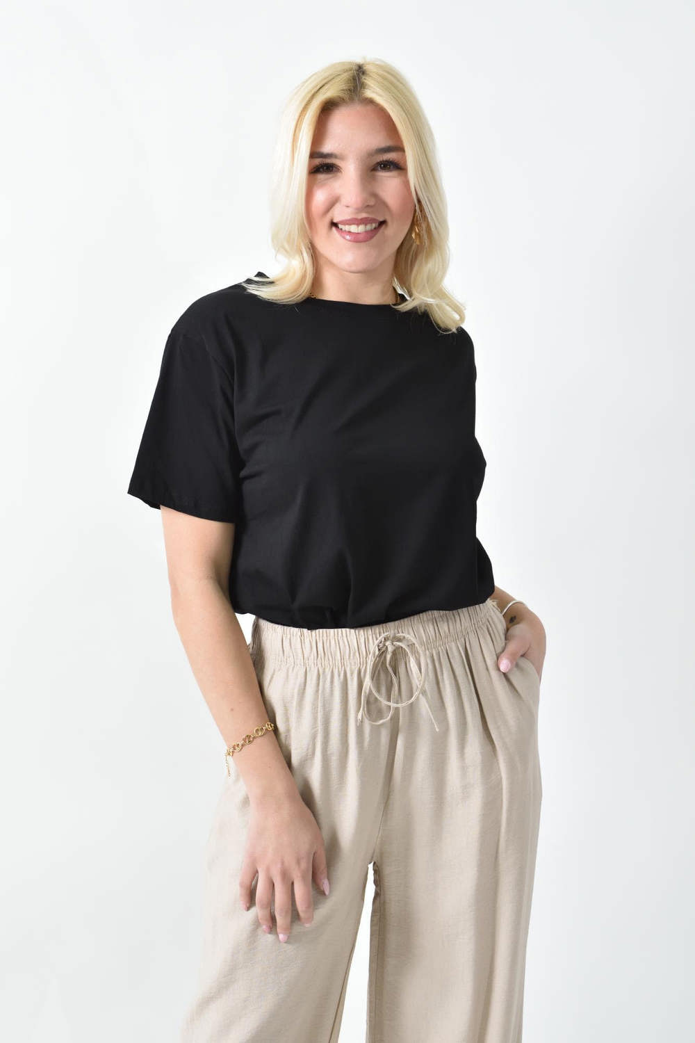 Μονόχρωμο T-shirt με στρόγγυλη λαιμόκοψη Μαύρο 26410 φωτογραφία