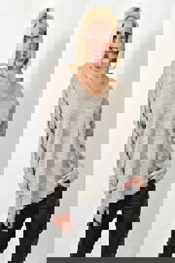  - Γκρι γυναικεία πλεκτή μπλούζα oversized, με V λαιμόκοψη. Καθημερινό look