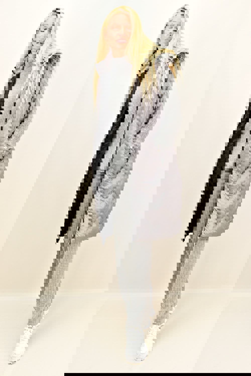 Γυναικείο μπουφάν αμάνικο με γούνα στην κουκούλα Γκρι 12571 φωτογραφία