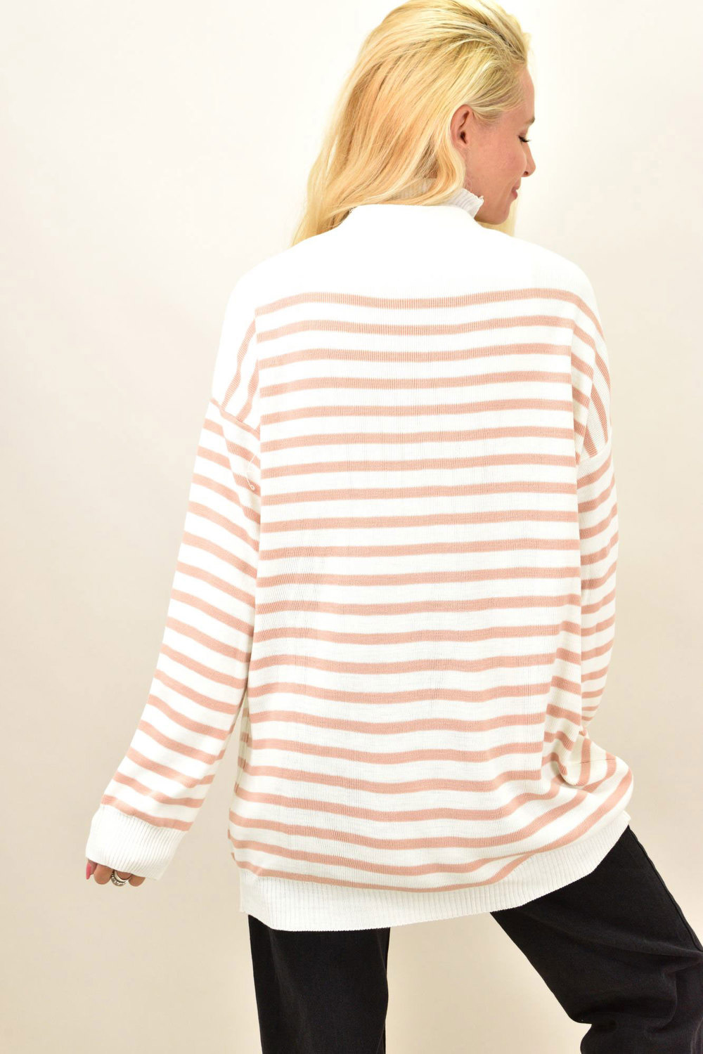 Γυναικεία πλεκτή ζακέτα ριγε Εκρού 12919 φωτογραφία