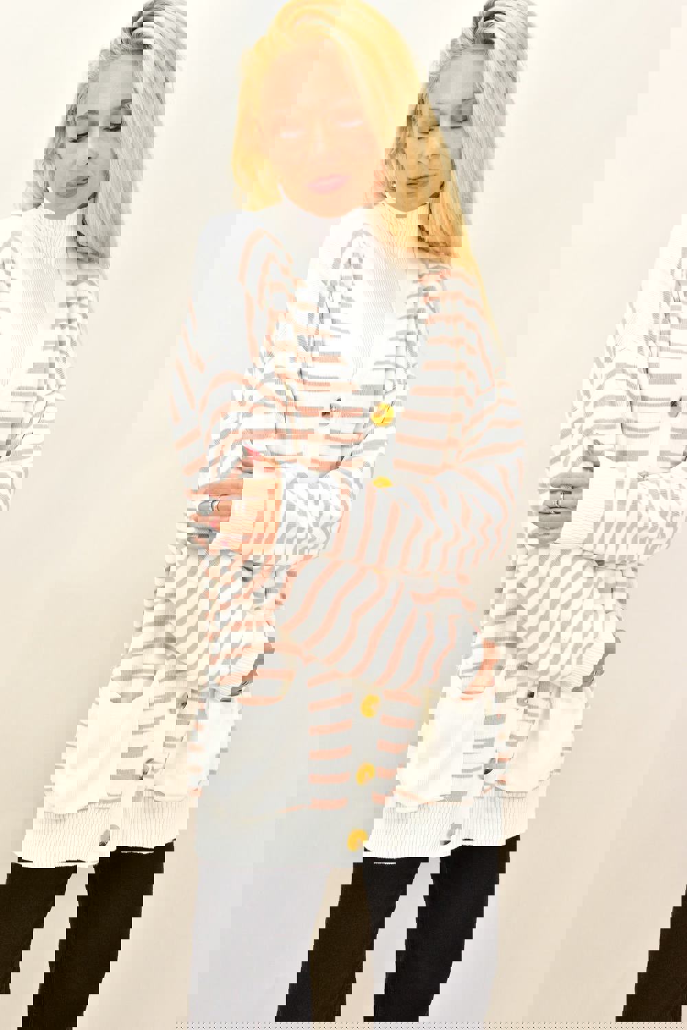 Γυναικεία πλεκτή ζακέτα ριγε Εκρού 12919 φωτογραφία