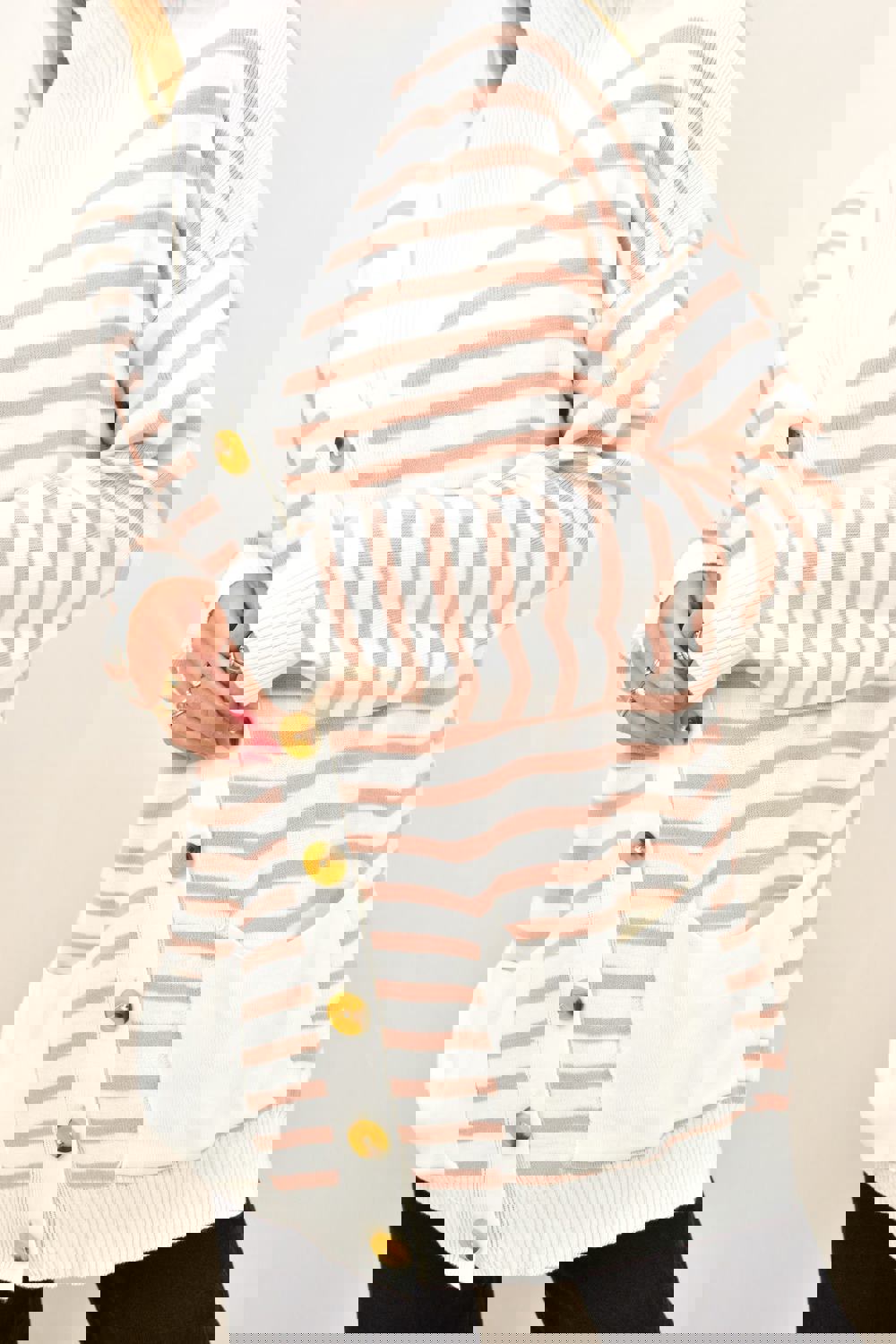 Γυναικεία πλεκτή ζακέτα ριγε Εκρού 12919 φωτογραφία