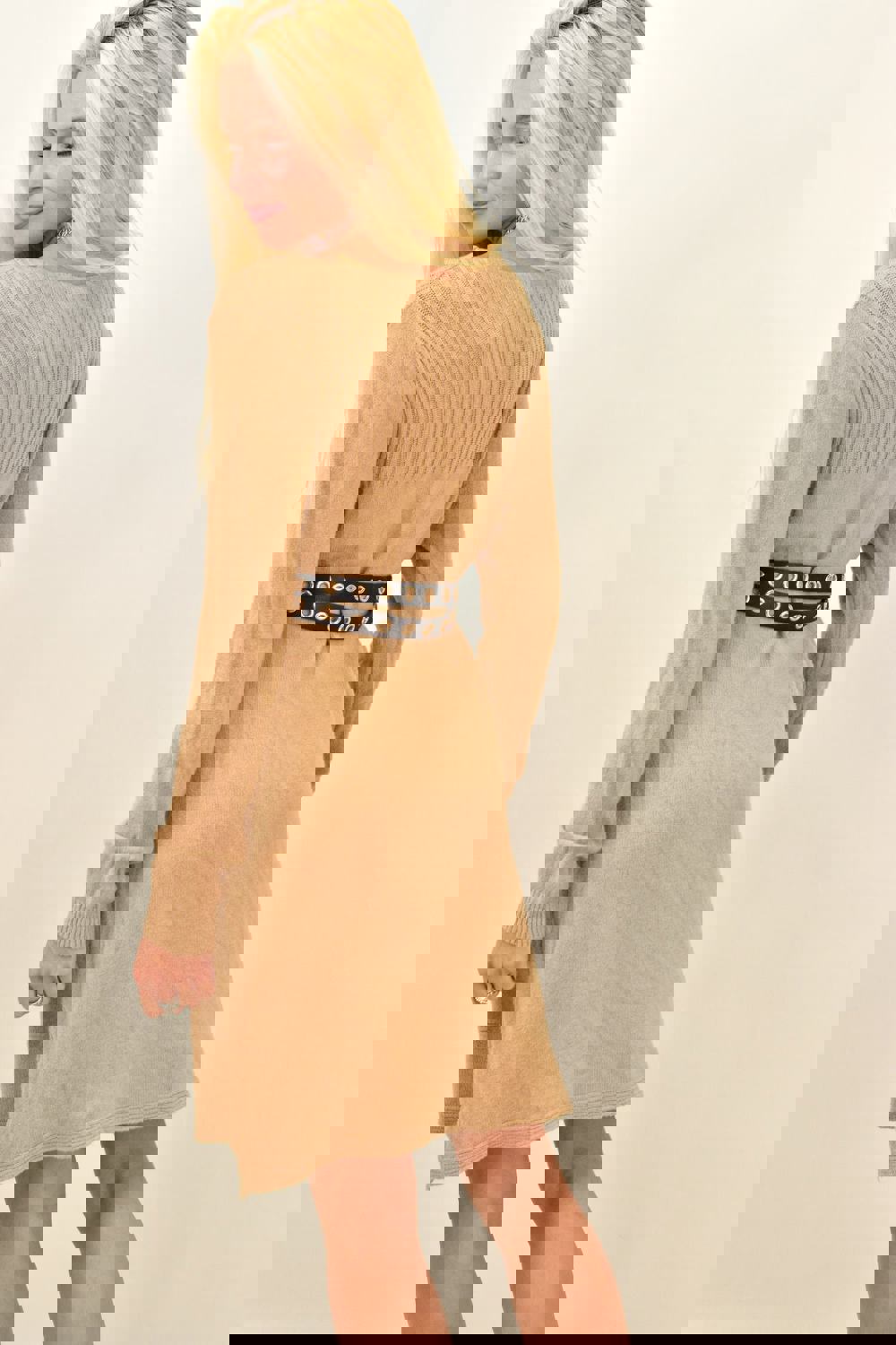 Γυναικείο πλεκτό midi φόρεμα με σχέδιο Μπεζ 12858 φωτογραφία