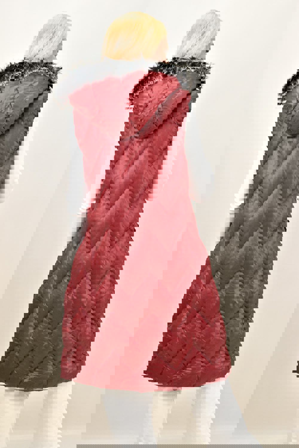 Γυναικείο μπουφάν αμάνικο με γούνα στην κουκούλα Μπορντώ 12786 φωτογραφία