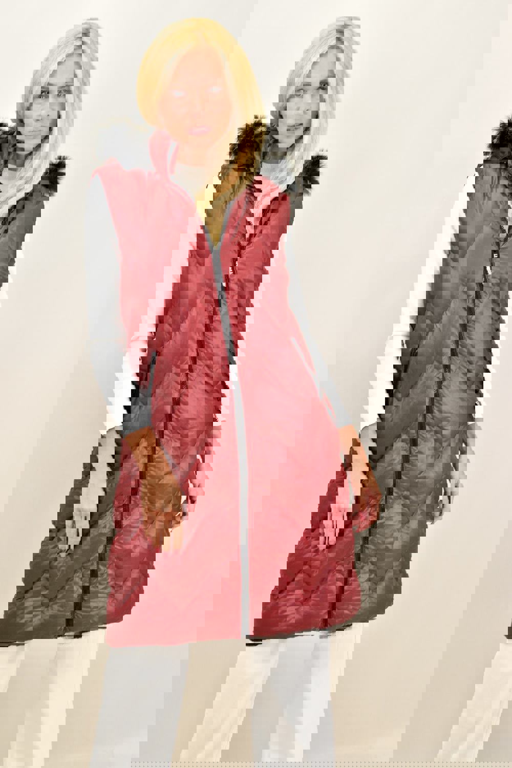 Γυναικείο μπουφάν αμάνικο με γούνα στην κουκούλα Μπορντώ 12786 φωτογραφία