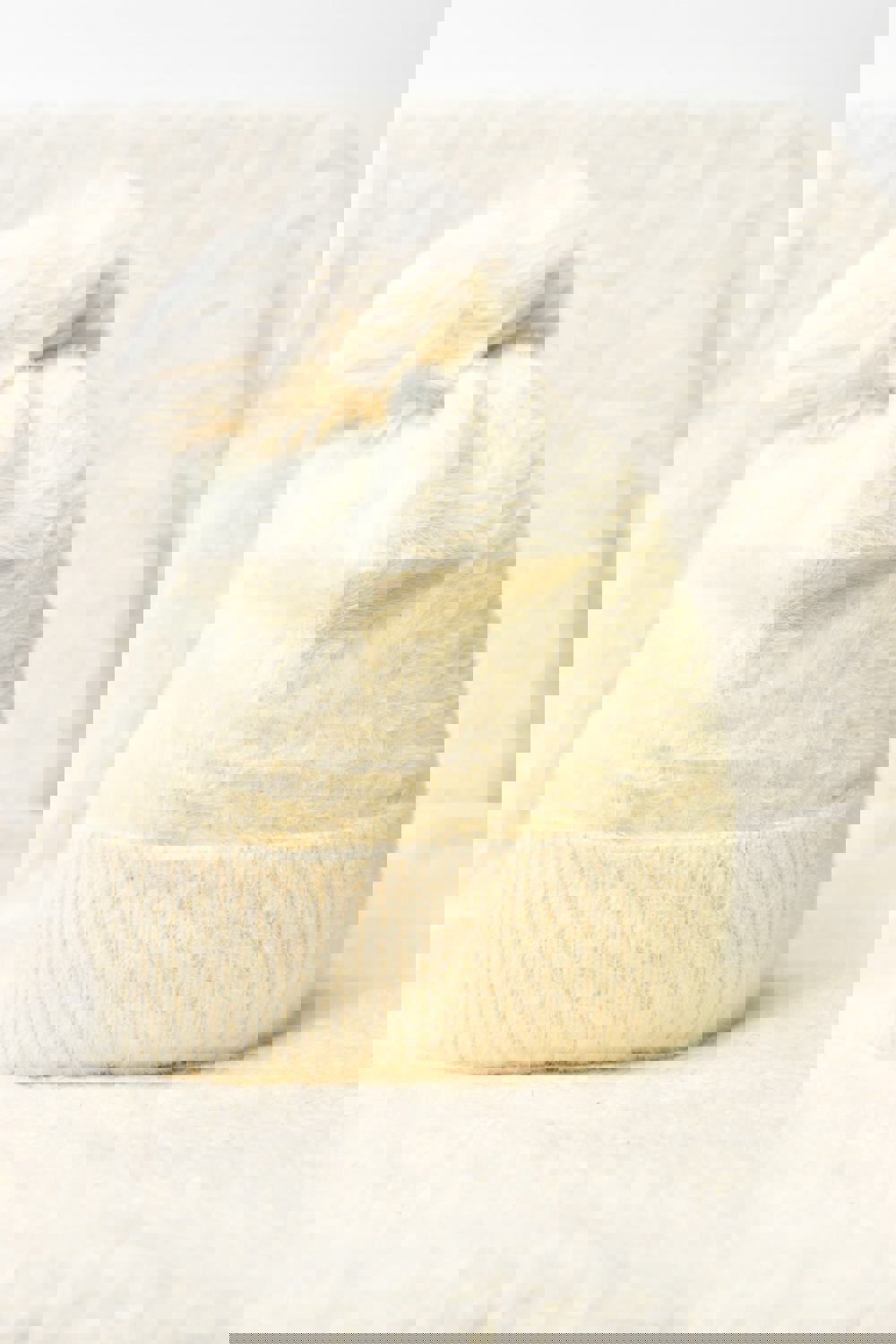 Γυναικείο σκουφάκι με φούντα Εκρού 13417 φωτογραφία