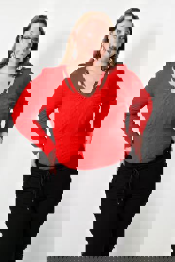  - Γυναικείο τοπ με άνοιγμα στο μπούστο και πέρλες σε μεγάλο μέγεθος κόκκινο