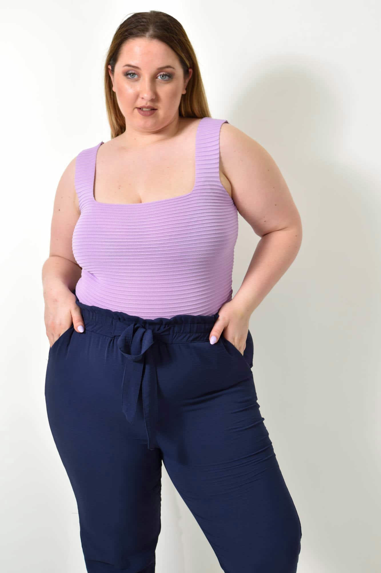 Γυναικείο Plus Size τοπ αμάνικο με ανάγλυφο σχέδιο Λιλά 24424