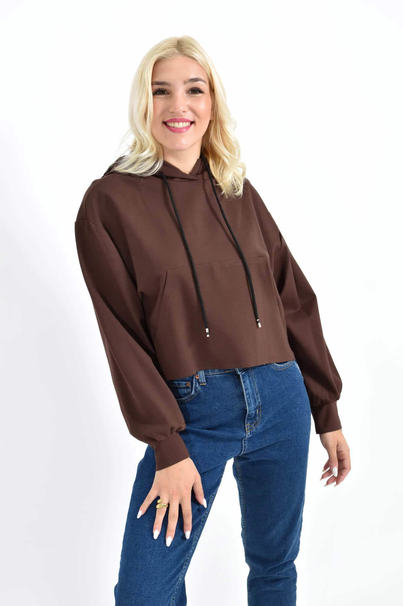 Γυναικείο Cropped Hoodie με Μαύρα Κορδόνια Και Τσέπες Καφέ 27090
