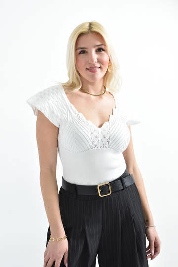  - Γυναικείο πλεκτό τοπ με V ντεκολτέ και ιδιαίτερα μανίκια, καλοκαιρινό σε λευκό