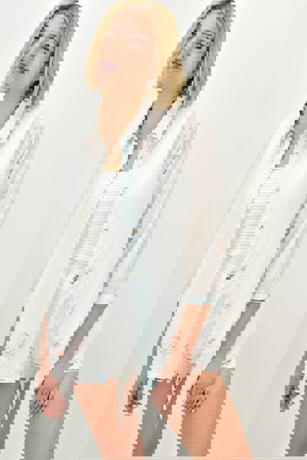 Γυναικείο πουκάμισο με κεντητές λεπτομέρειες Εκρού 19605 φωτογραφία