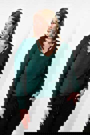  - Γυναικείο τοπ με άνοιγμα στο μπούστο και πέρλες σε μεγάλο μέγεθος κυπαρισσί