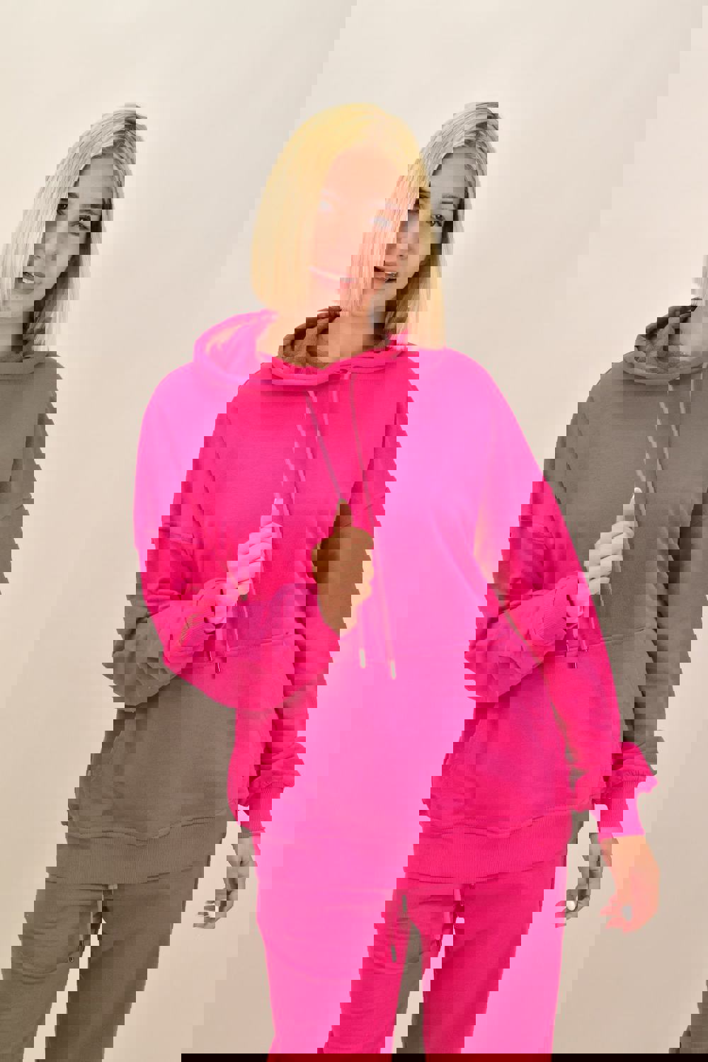 Φούτερ με κουκούλα και τσέπη Φούξια 17574 φωτογραφία