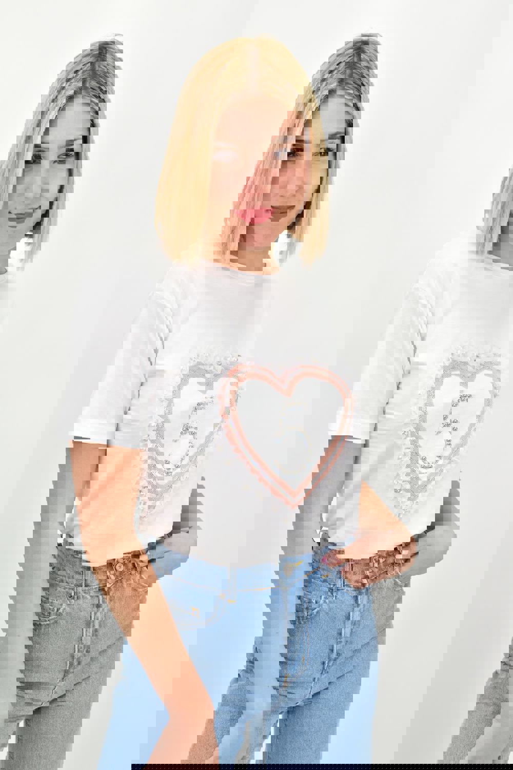 Γυναικείο T-shirt με στρας και σχέδιο καρδιά Λευκό 19373 φωτογραφία