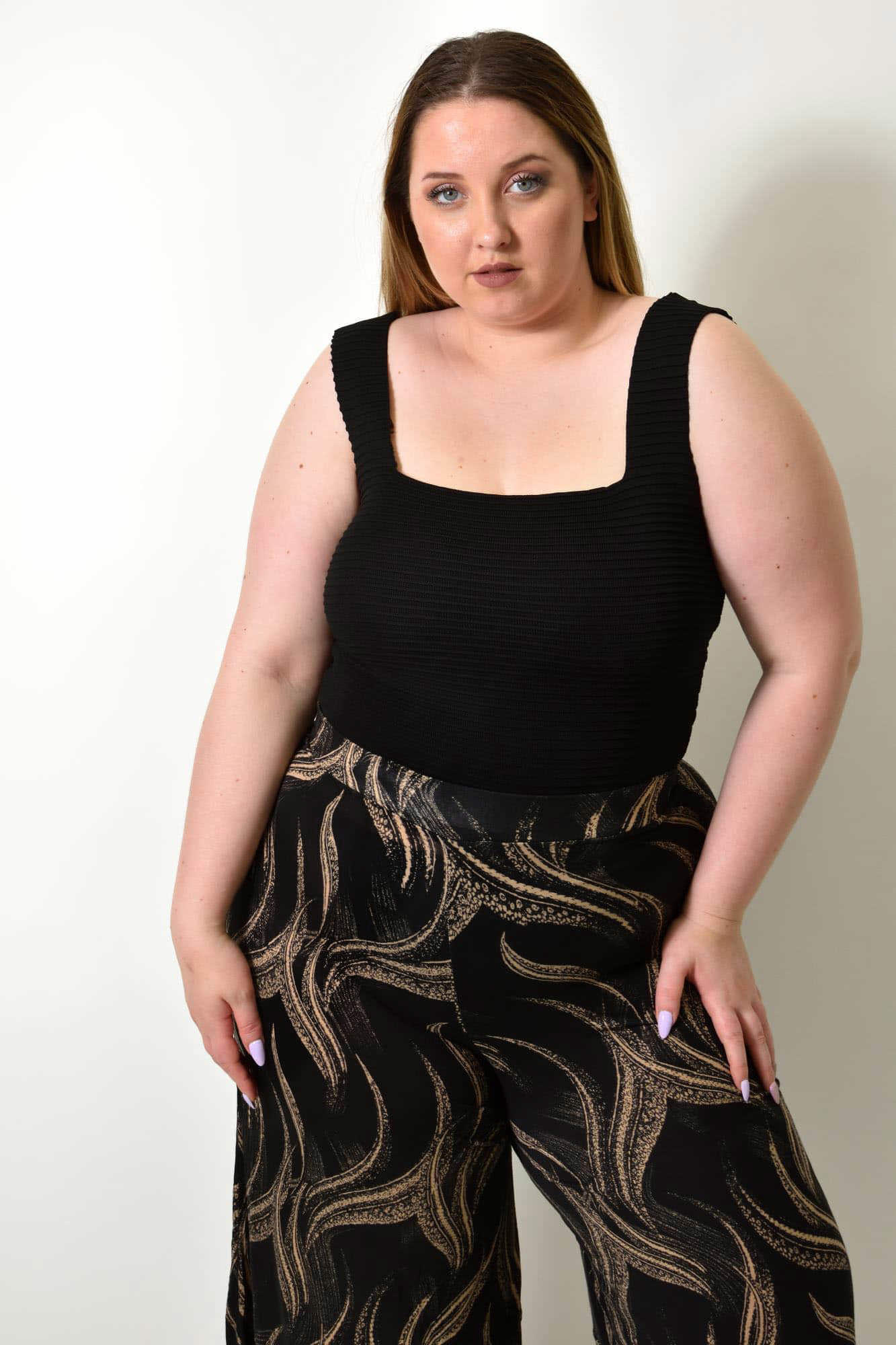 Γυναικείο Plus Size τοπ αμάνικο με ανάγλυφο σχέδιο Μαύρο 24426