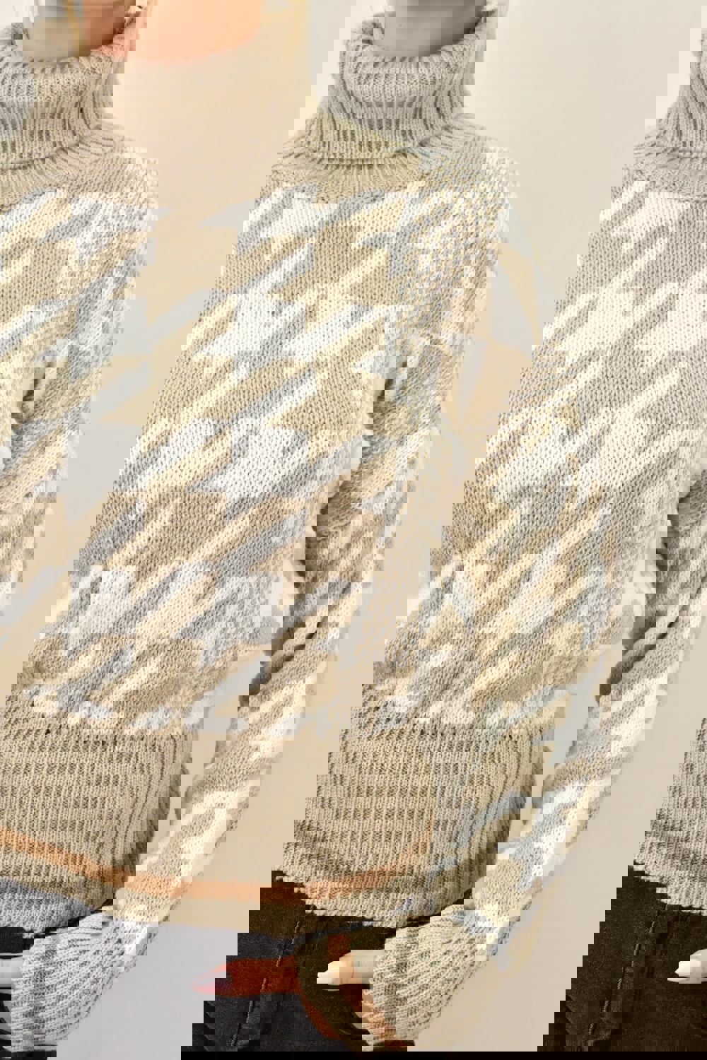 Γυναικέιο πλεκτό με σχέδιο Μπεζ 8881 φωτογραφία