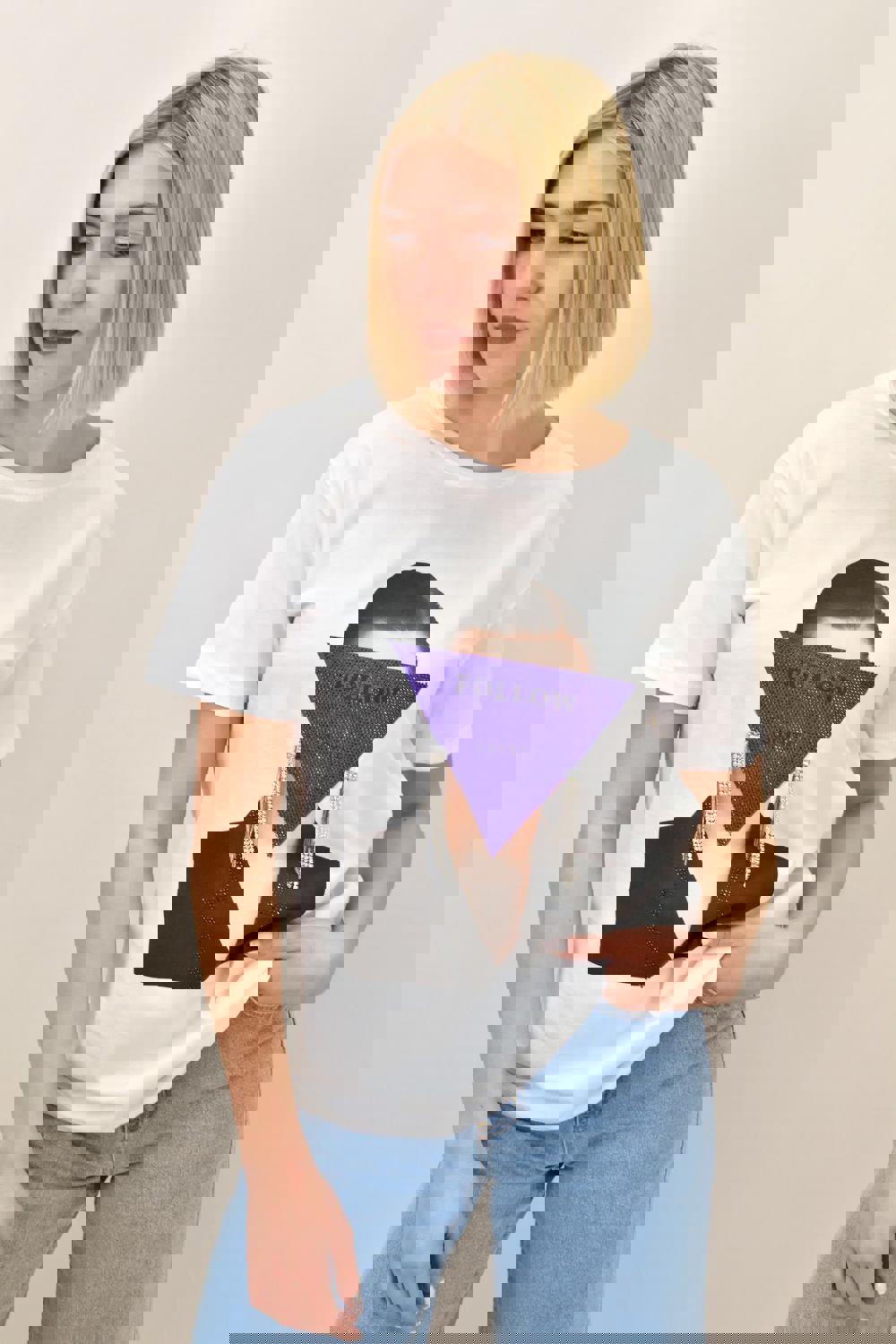 Γυναικείο T-shirt με στρας FOLLOW Λευκό 18962 φωτογραφία