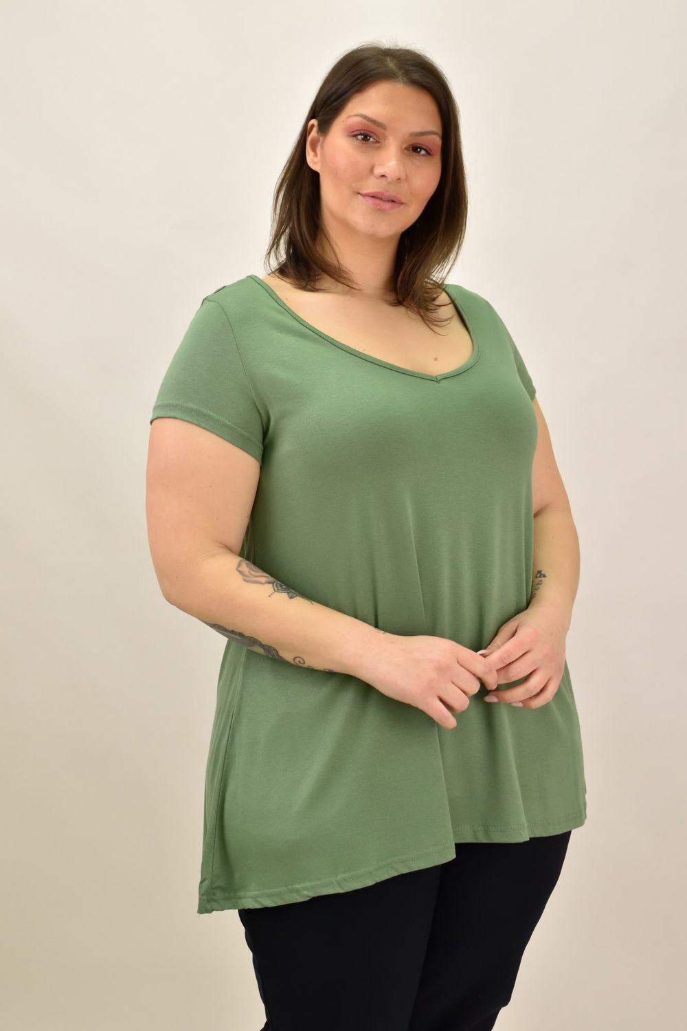 Γυναικεία μπλούζα μονόχρωμη oversized Φυστικί 19106 φωτογραφία
