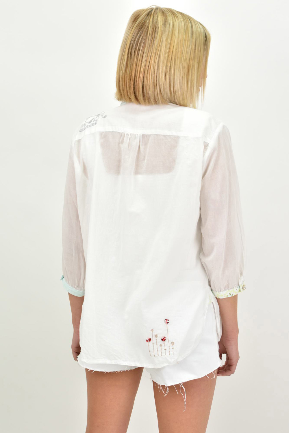 Γυναικείο πουκάμισο με κεντητές λεπτομέρειες Εκρού 19605 φωτογραφία