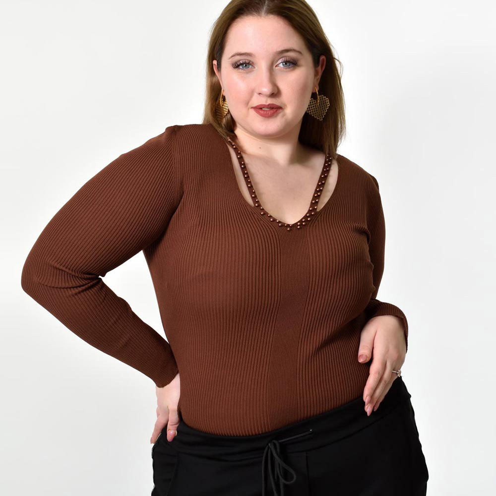 Γυναικείο Plus τοπ με άνοιγμα στο μπούστο και πέρλες Καφέ 21924