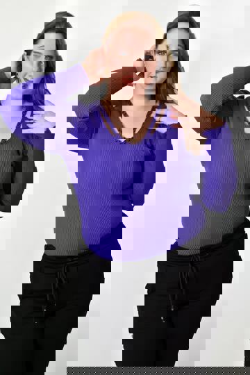  - Γυναικείο plus size τοπ με άνοιγμα στο μπούστο και πέρλες μωβ