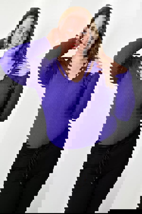  - Γυναικείο plus size τοπ με άνοιγμα στο μπούστο και πέρλες μωβ