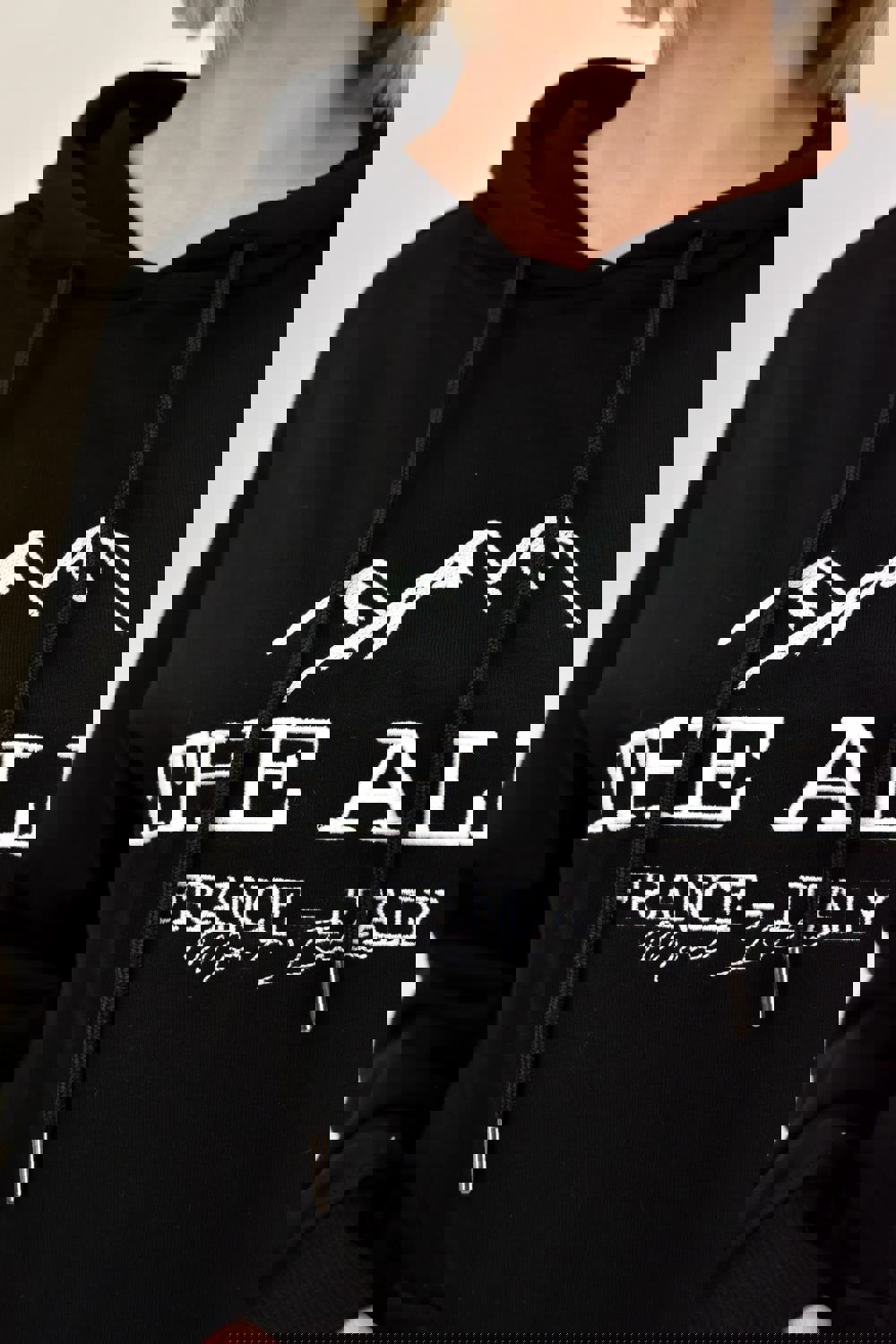 Γυναικείο φούτερ με κουκούλα "The Alps" Μαύρο 18706 φωτογραφία