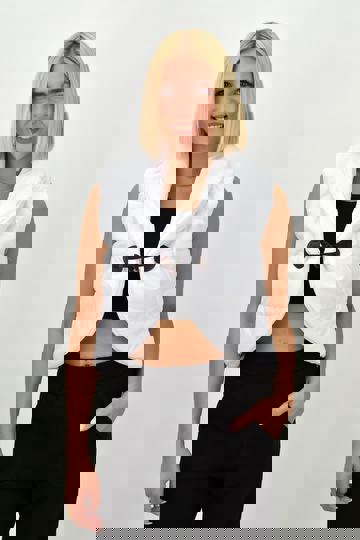  - Γυναικείο αμάνικο μπουφάν με κουμπί μοντγκόμερι λευκό