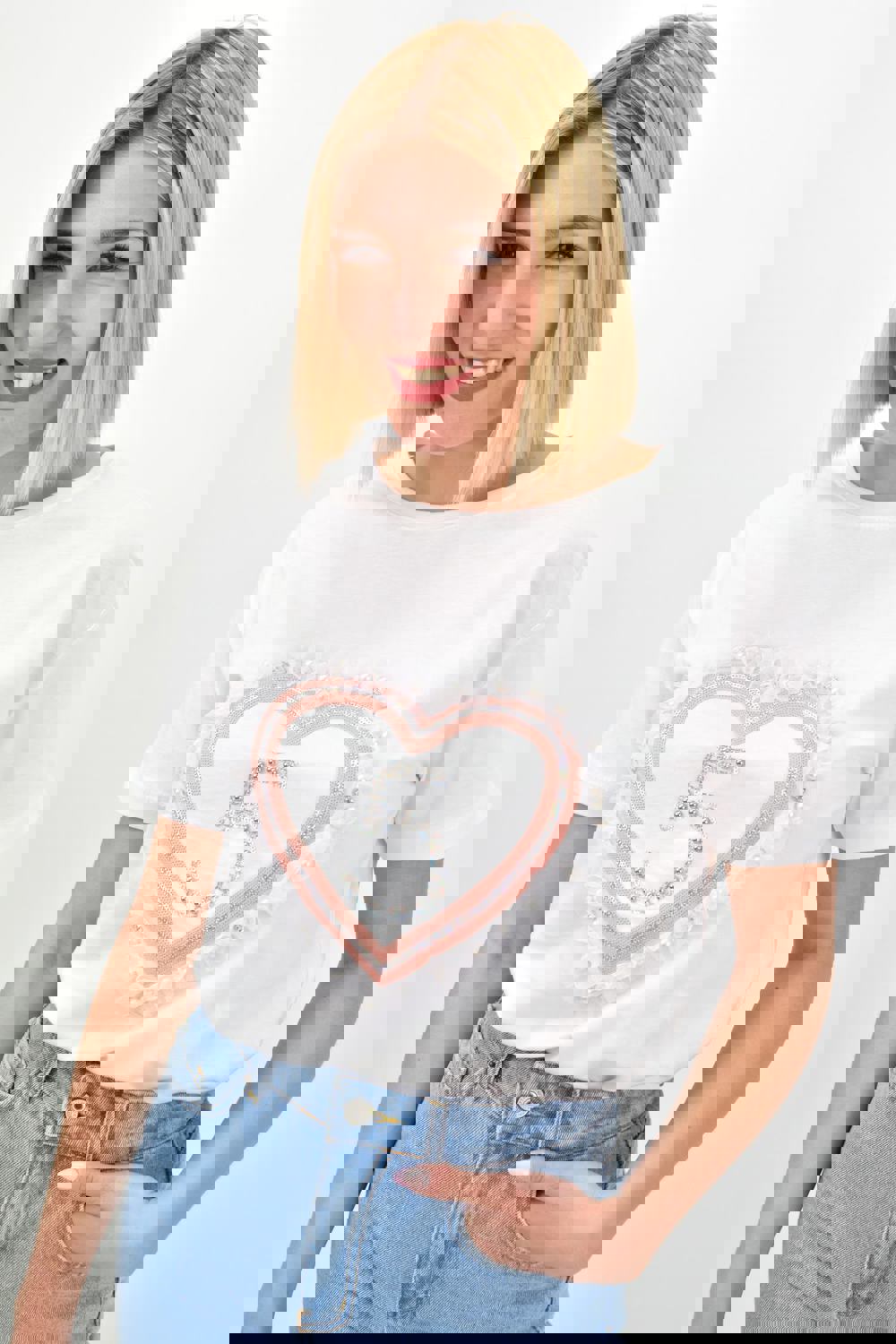 Γυναικείο T-shirt με στρας και σχέδιο καρδιά Λευκό 19373 φωτογραφία