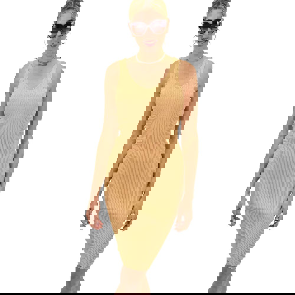 Γυναικείο εφαρμοστό φόρεμα με διακοσμητικό σχέδιο Μπεζ 11297