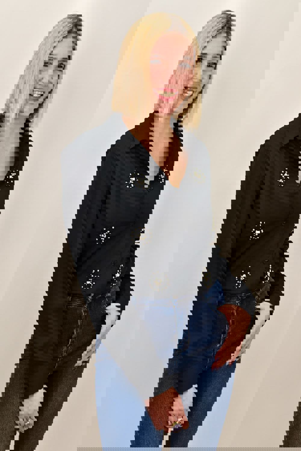 Γυναικείο πουκάμισο με κέντημα Μαύρο 18812 φωτογραφία