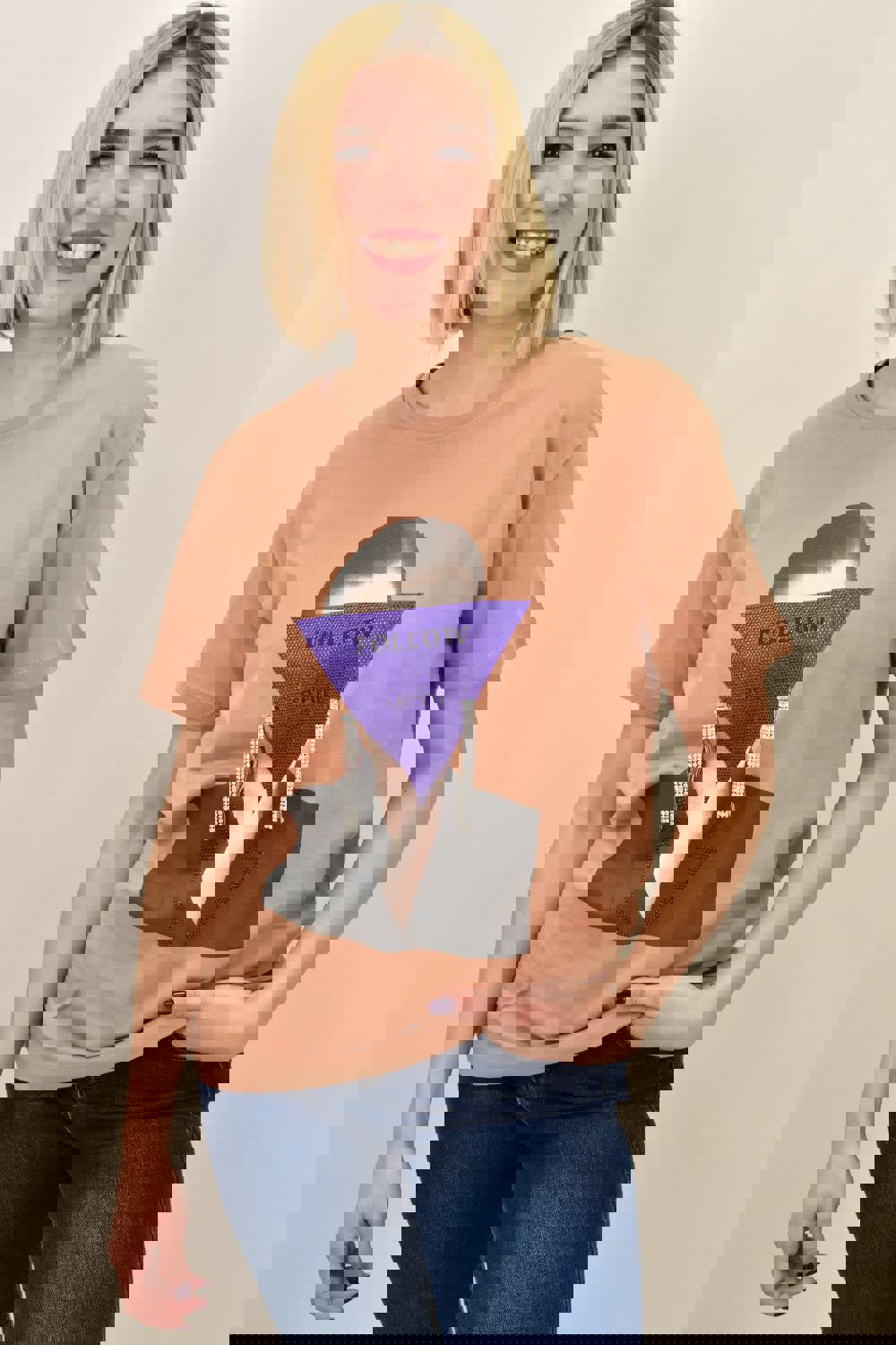 Γυναικείο T-shirt με στρας Follow Μπεζ 18868 φωτογραφία