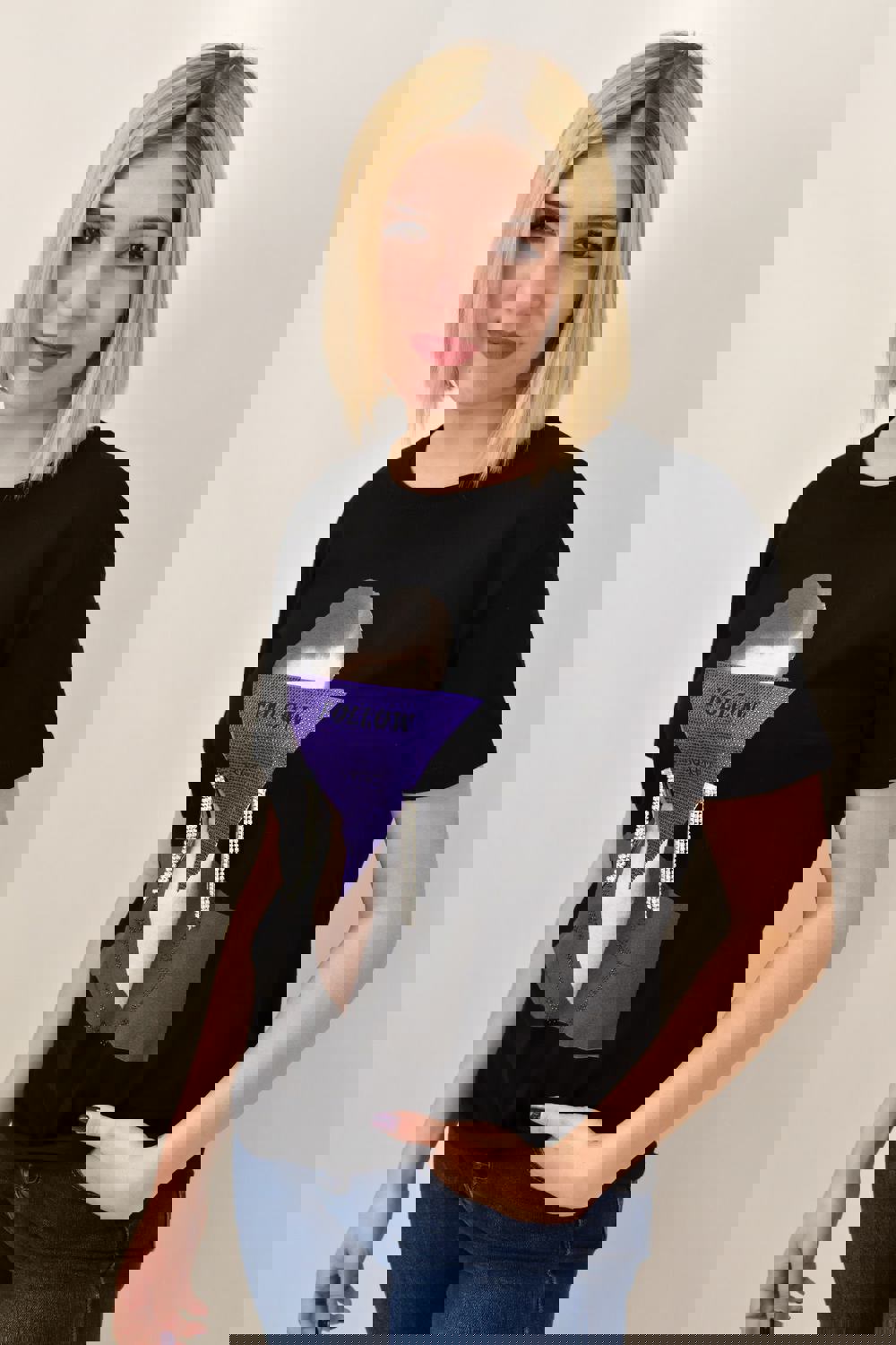 Γυναικείο T-shirt με στρας Follow Μαύρο 18866 φωτογραφία