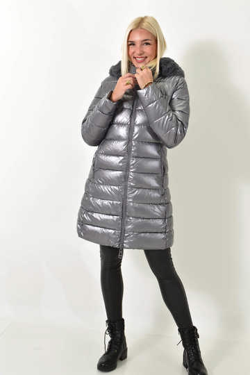  - Γυναικείο μακρύ μεταλλικό μπουφάν με κουκούλα, γουνάκι και τσέπες σε ασημί