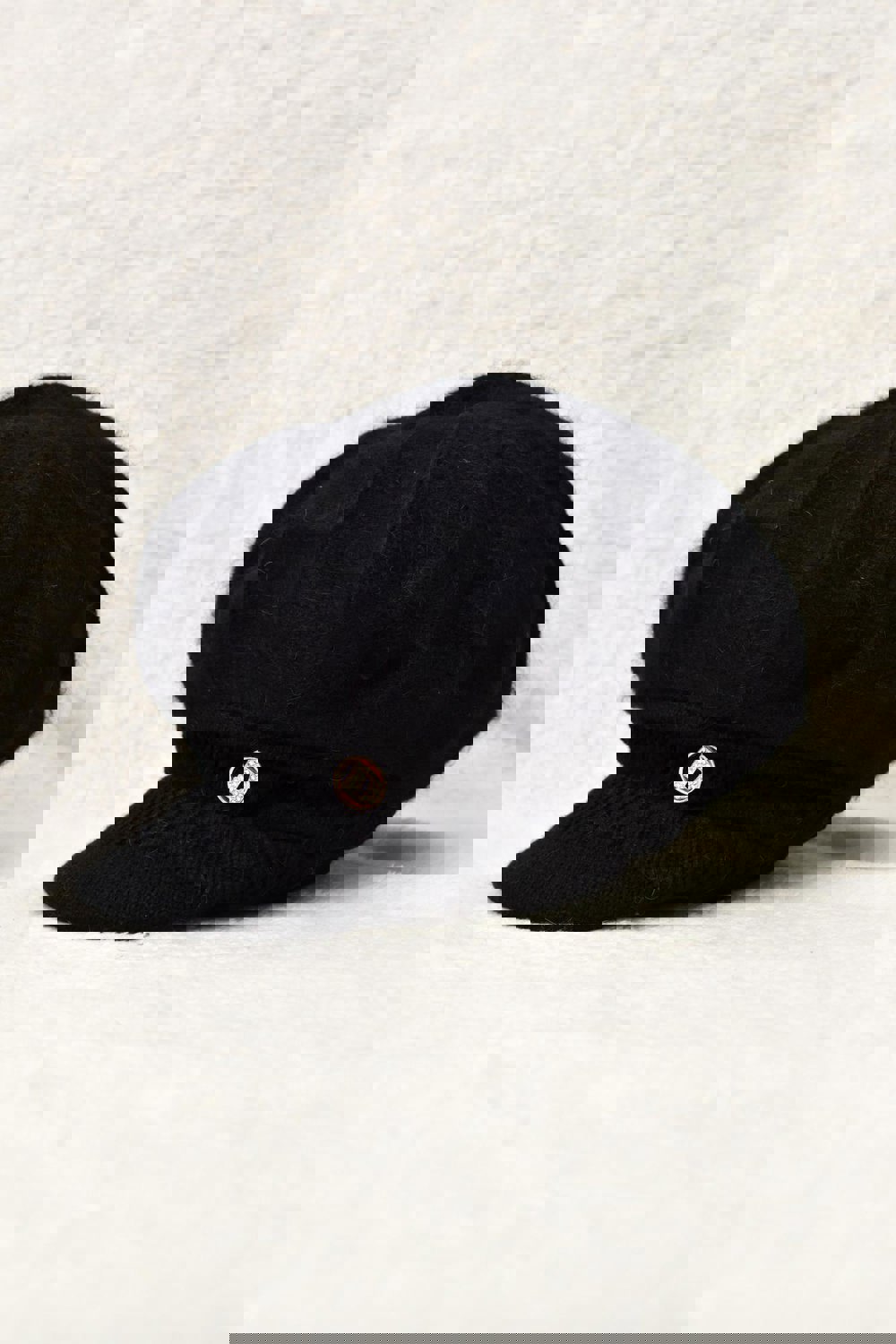 Γυναικείο πλεκτό καπέλο με γείσο Μαύρο 22719 φωτογραφία