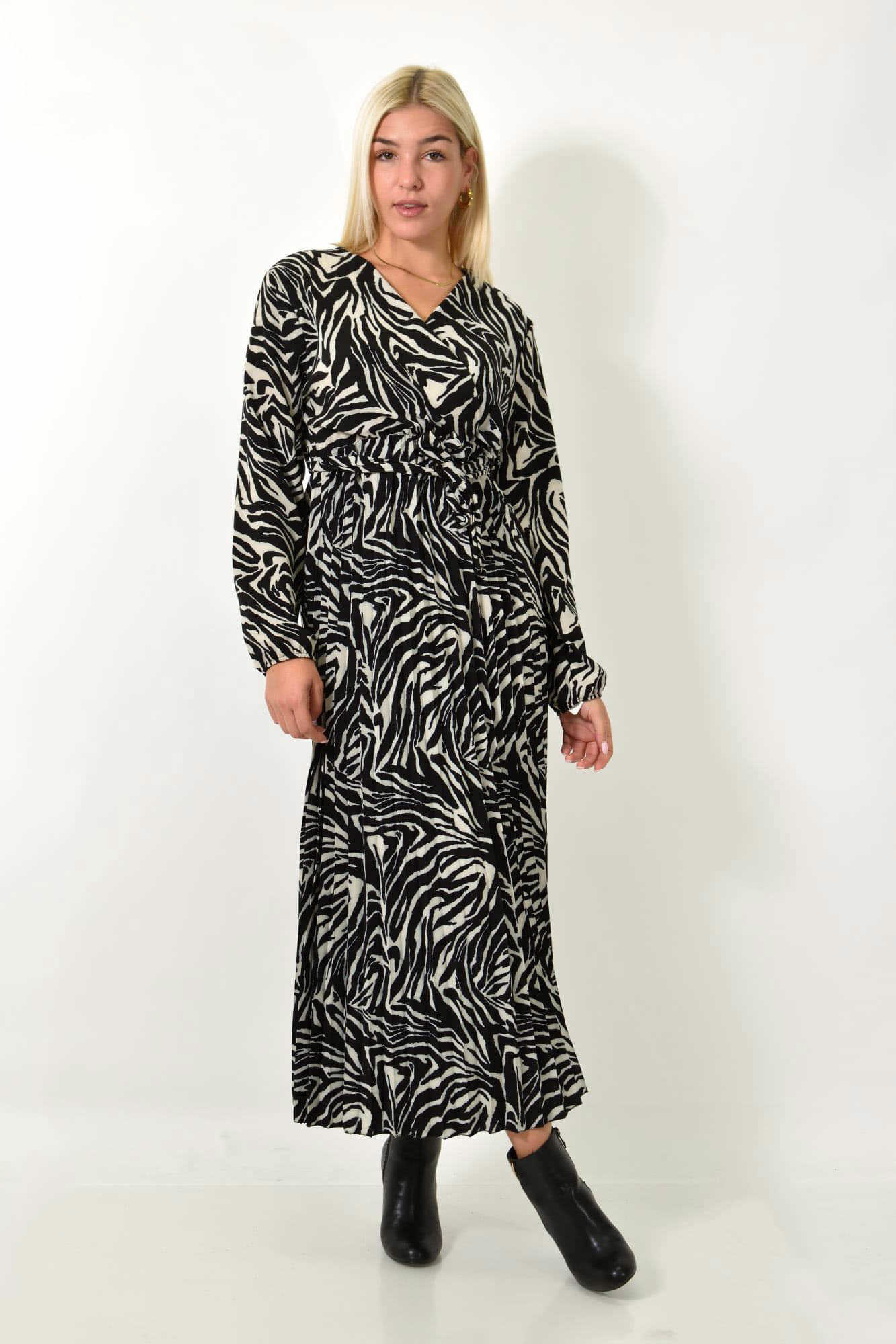 Μίντι φόρεμα με μοτίβο animal print πλισέ Μαύρο 25979