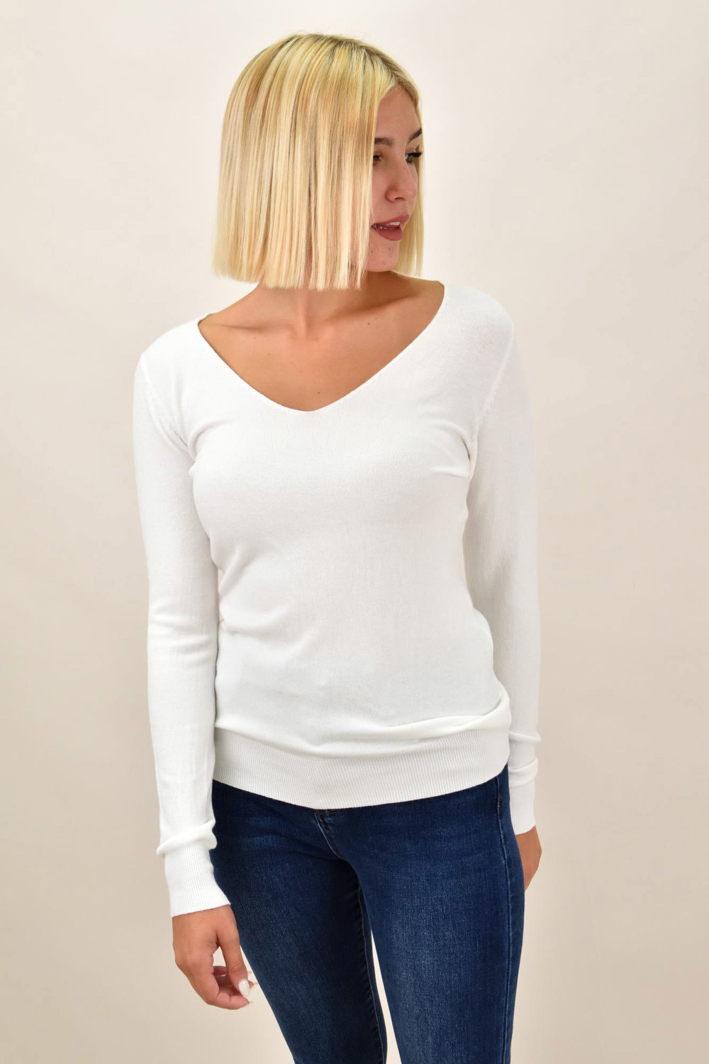 Πλεκτή μπλούζα ζέρσεϊ με V λαιμόκοψη Λευκό 17749 φωτογραφία