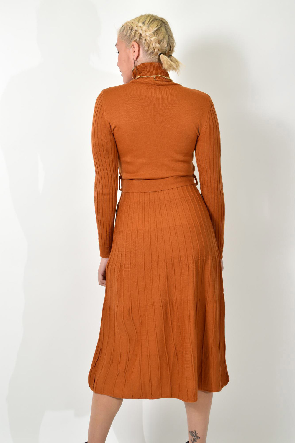 Πλεκτό φόρεμα midi με πλισέ σχέδιο Κανελί 9143 φωτογραφία