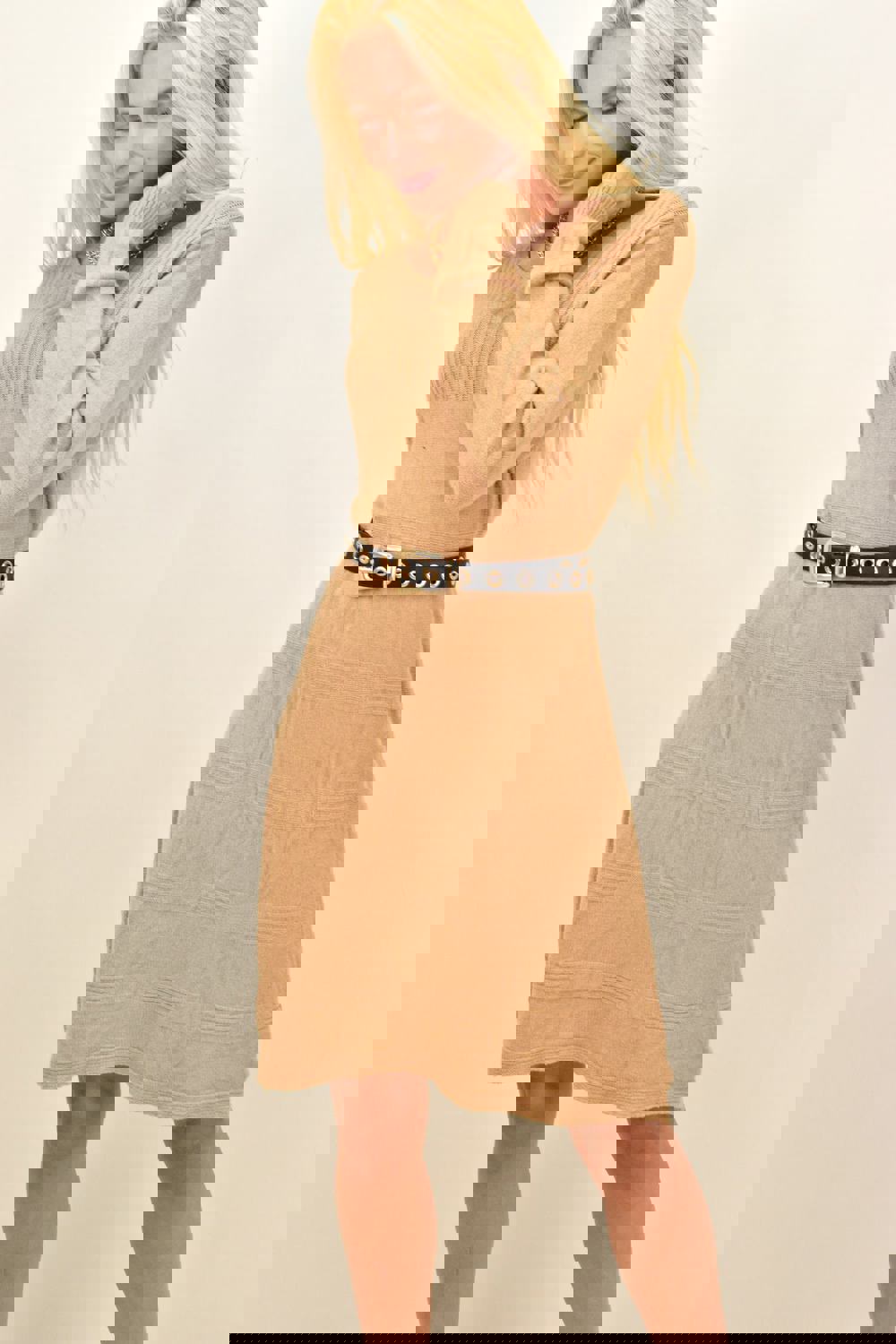 Γυναικείο πλεκτό midi φόρεμα με σχέδιο Μπεζ 12858 φωτογραφία