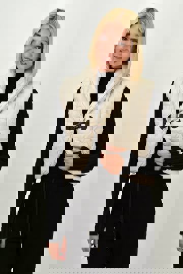  - Γυναικείο αμάνικο μπουφάν με κουμπί μοντγκόμερι εκρού