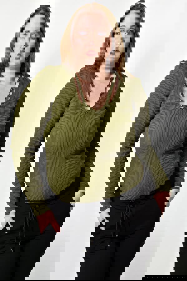  - Γυναικείο τοπ με άνοιγμα στο μπούστο και πέρλες σε μεγάλο μέγεθος λαδί